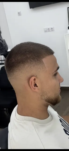 Buzzcut high faddel és olasz stílusú szakáll igazítás