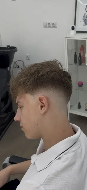 Mid fade erős kontrasztokkal