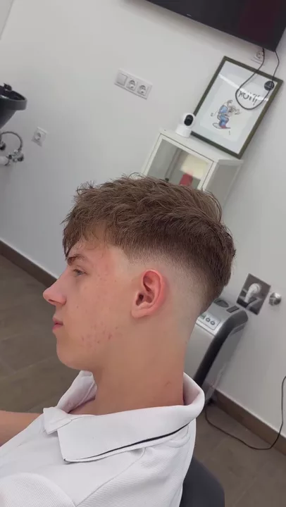 Blonde Mid fade – Olümposz Hairsalon